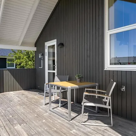 Jonna - 700m From The Sea By Interhome